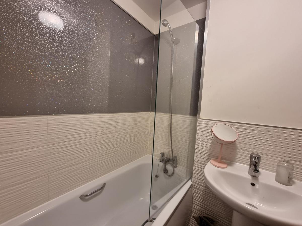 1 Private Room Close to A30 Camborne Pool Exterior foto